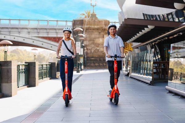 Neuron e-scooter, Southbank Promenade